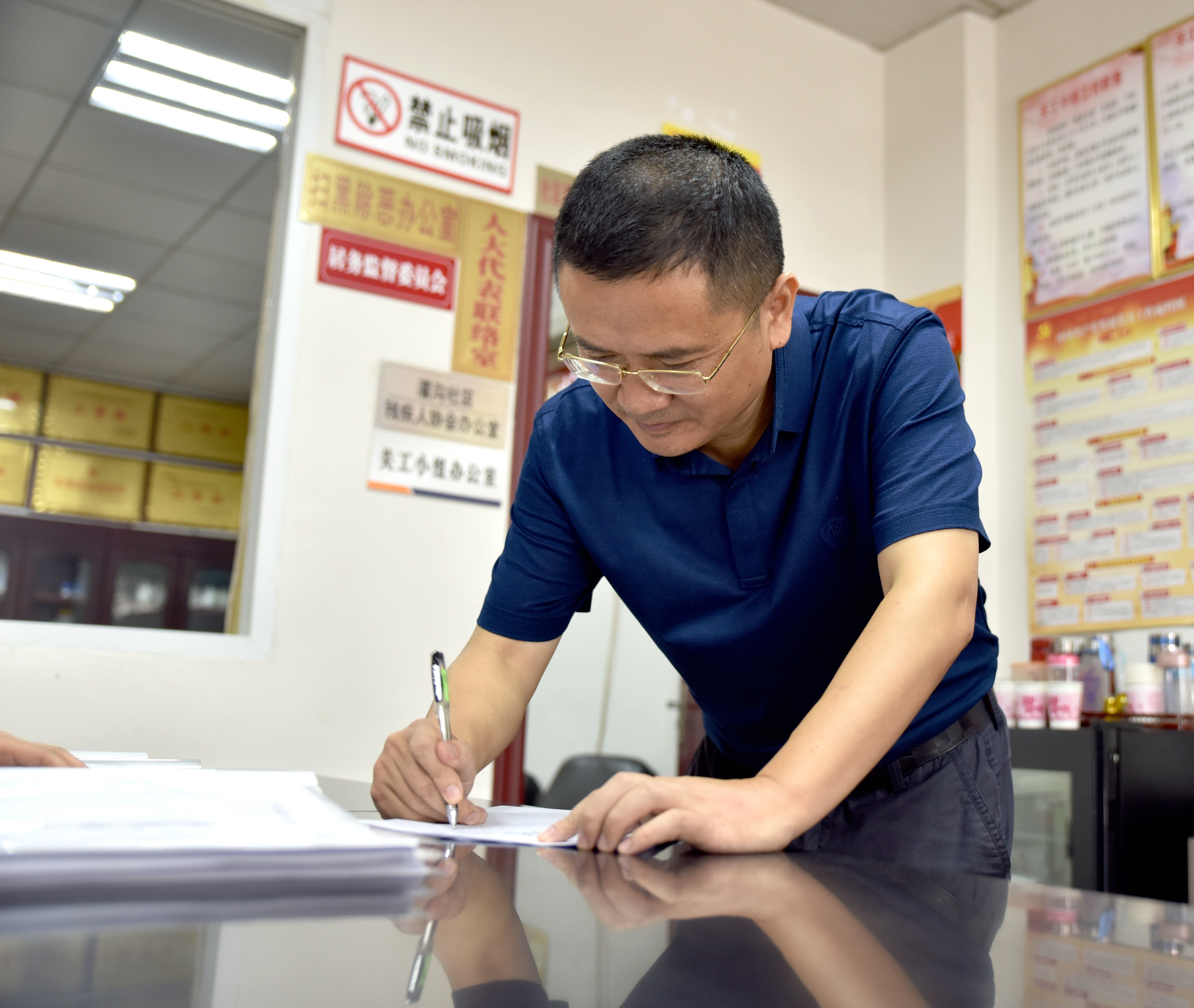 书记调研灌沟社区图7.jpg