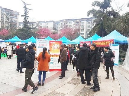 4.县人社局举办民营企业专场招聘会.jpg